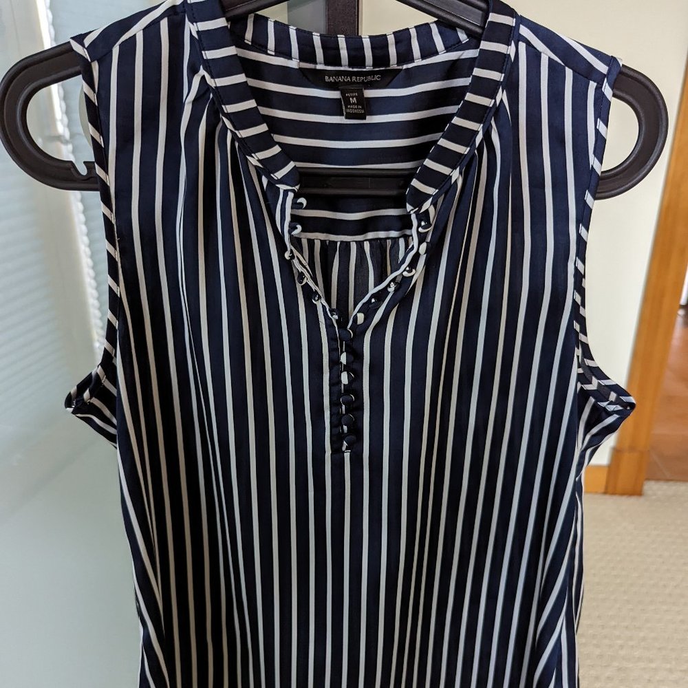 Banana Republic tank navy stripe, Medium